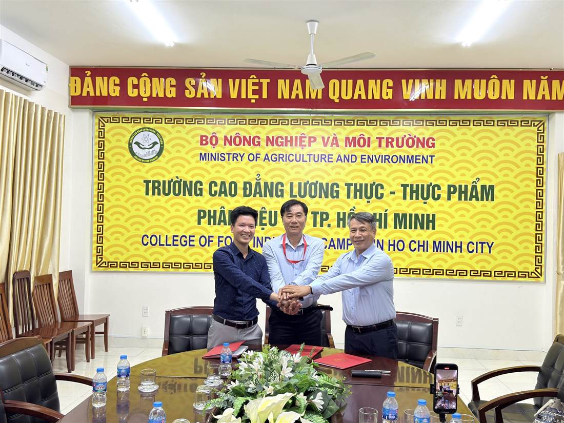 Lễ ký kết hợp tác giữa ASTEP và một trường cao đẳng